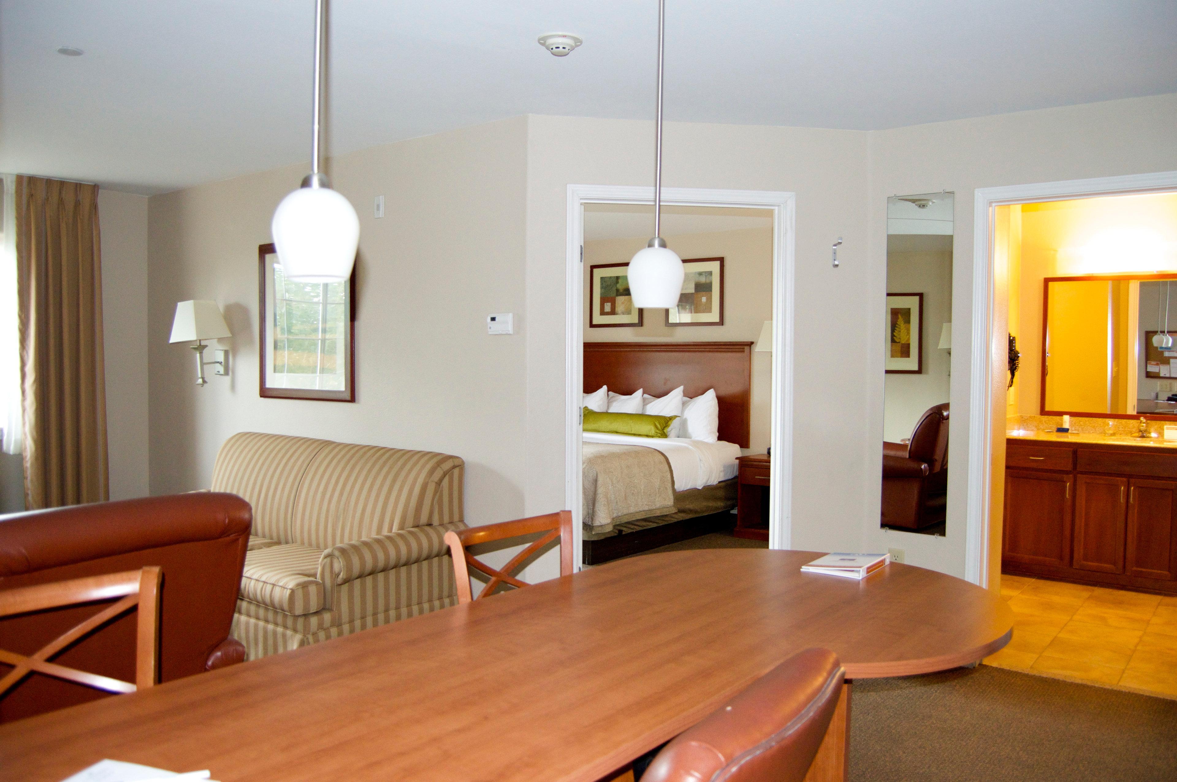 Candlewood Victoria By Ihg Exterior foto