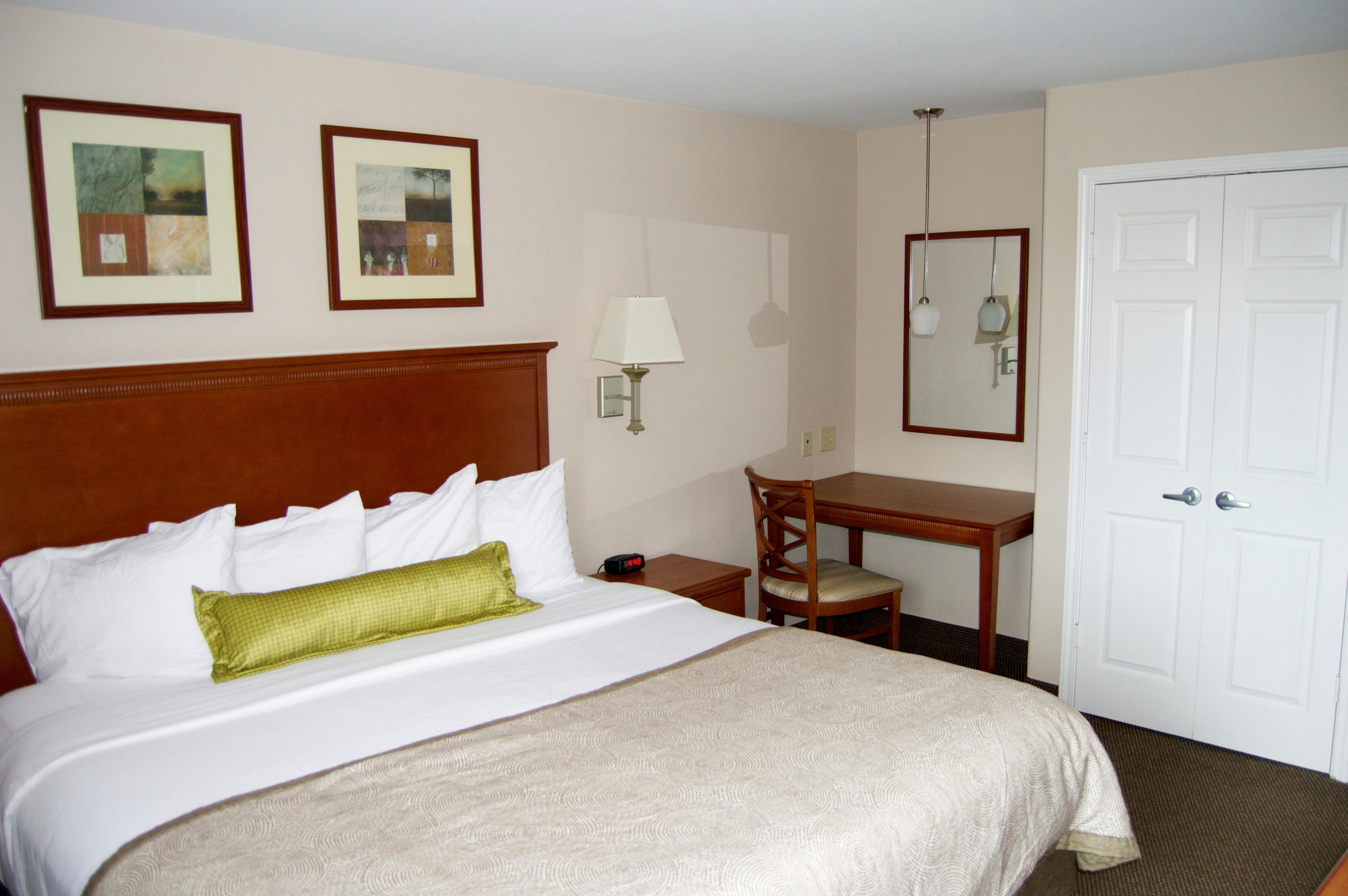 Candlewood Victoria By Ihg Exterior foto