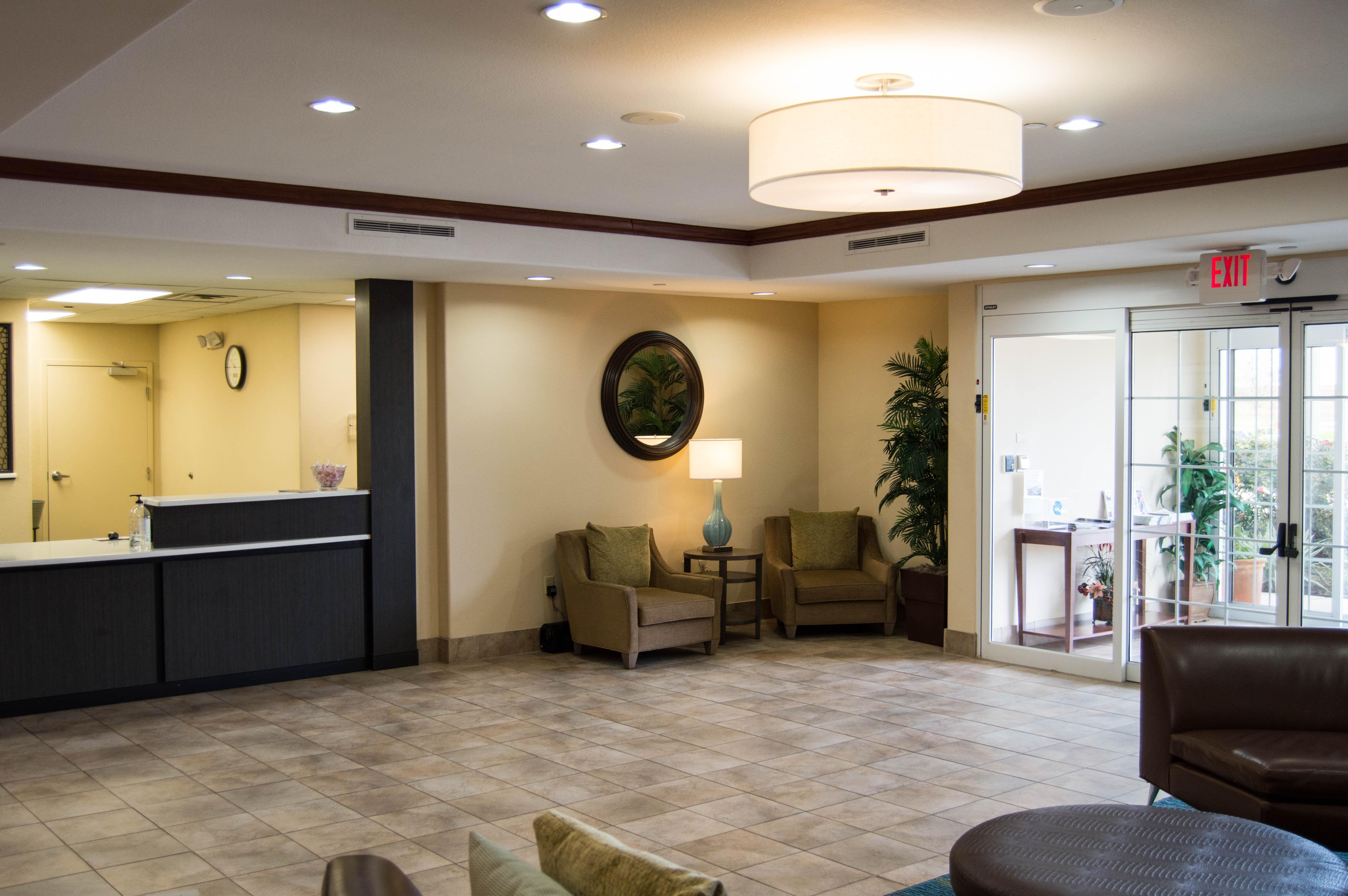 Candlewood Victoria By Ihg Exterior foto