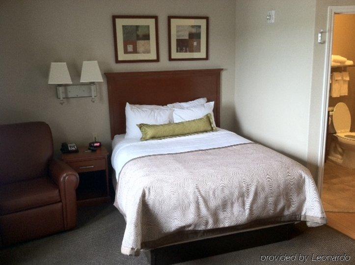 Candlewood Victoria By Ihg Exterior foto